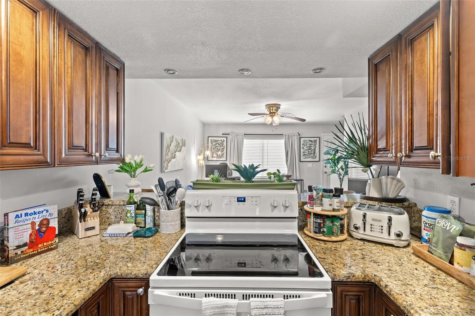 3206 W AZEELE ST #107, #107