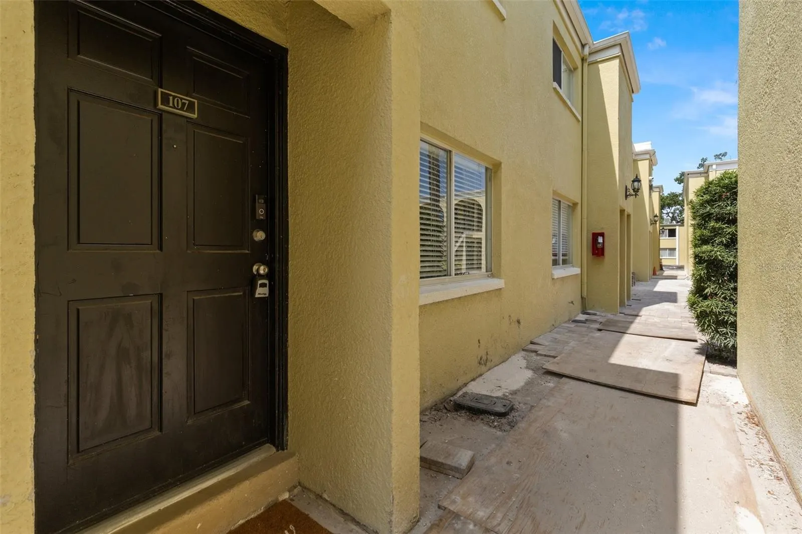 3206 W AZEELE ST #107, #107