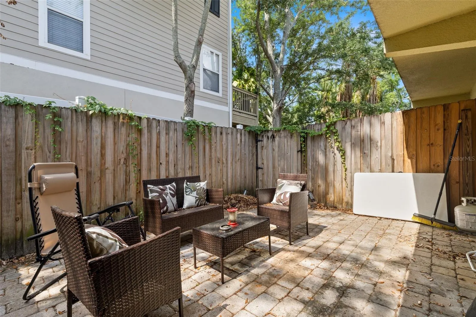3206 W AZEELE ST #107, #107