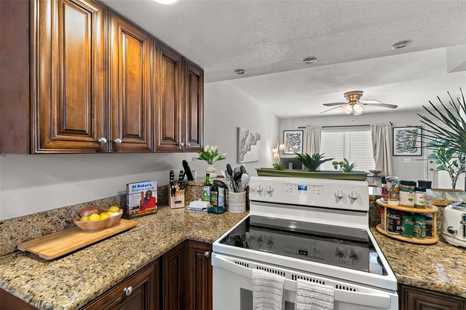 3206 W AZEELE ST #107, #107