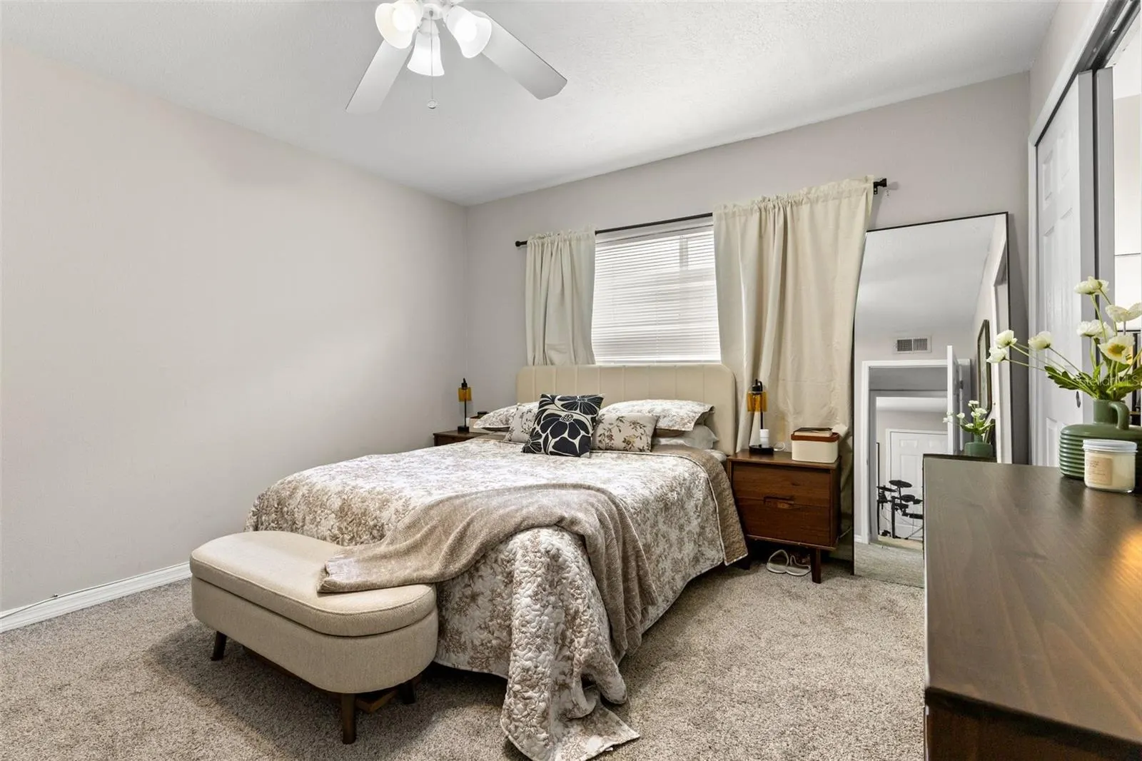 3206 W AZEELE ST #107, #107