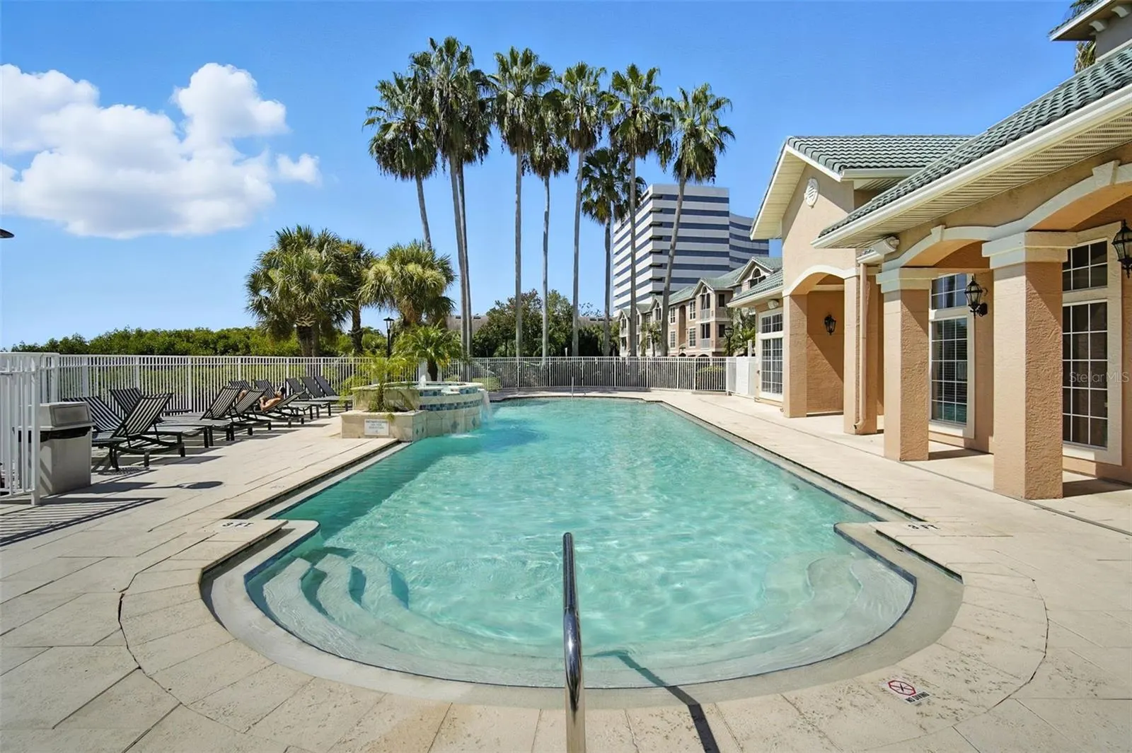 5304 BAY CLUB CIR