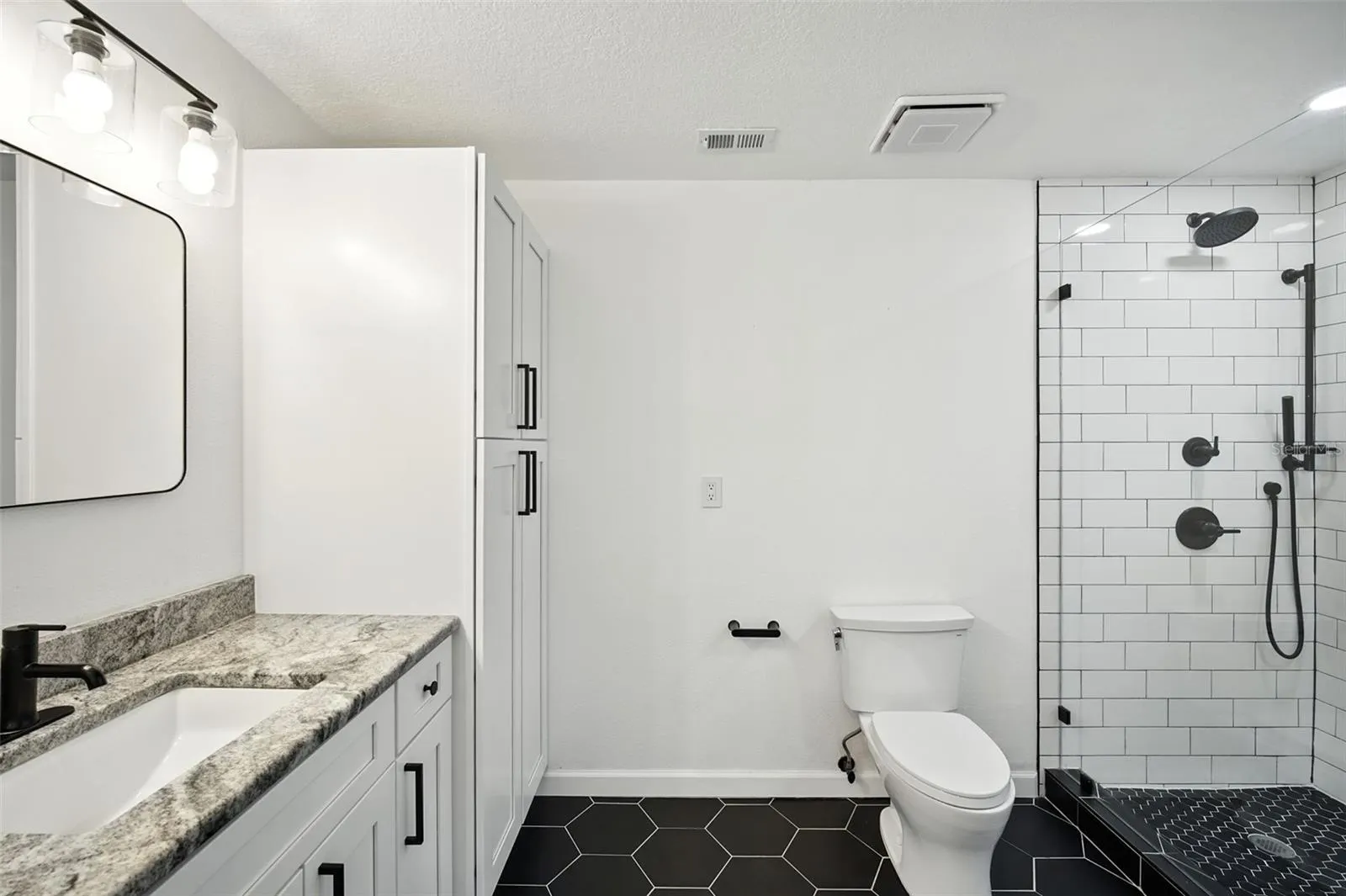 5304 BAY CLUB CIR