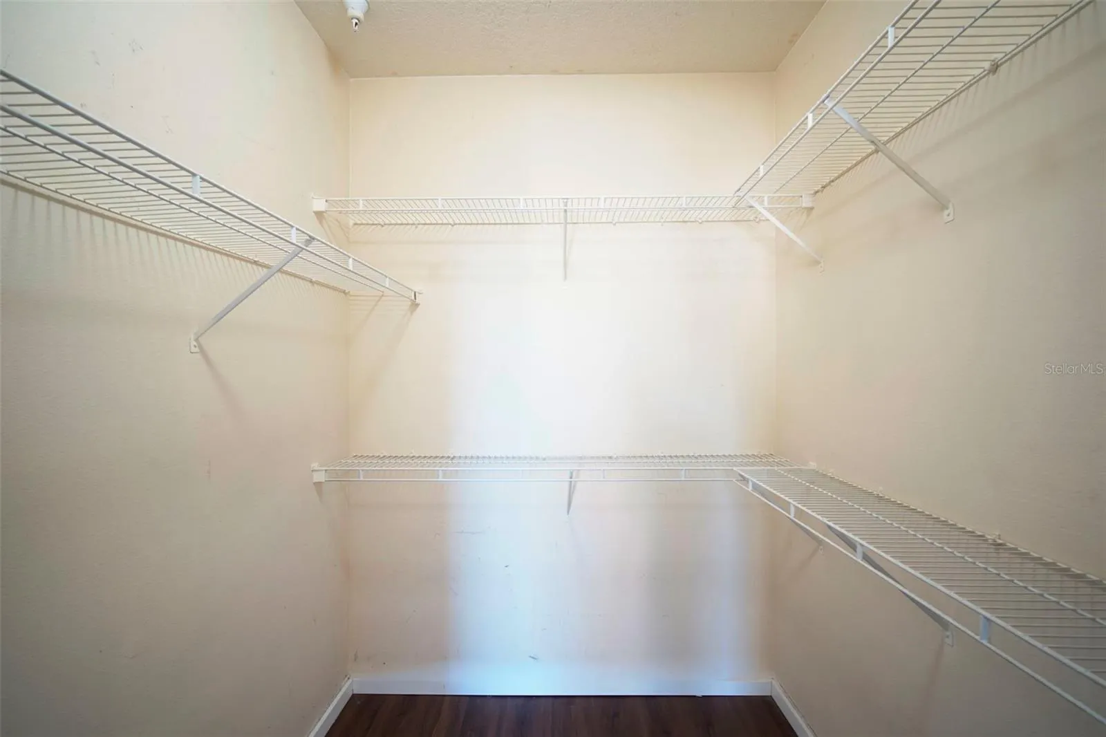 5304 BAY CLUB CIR