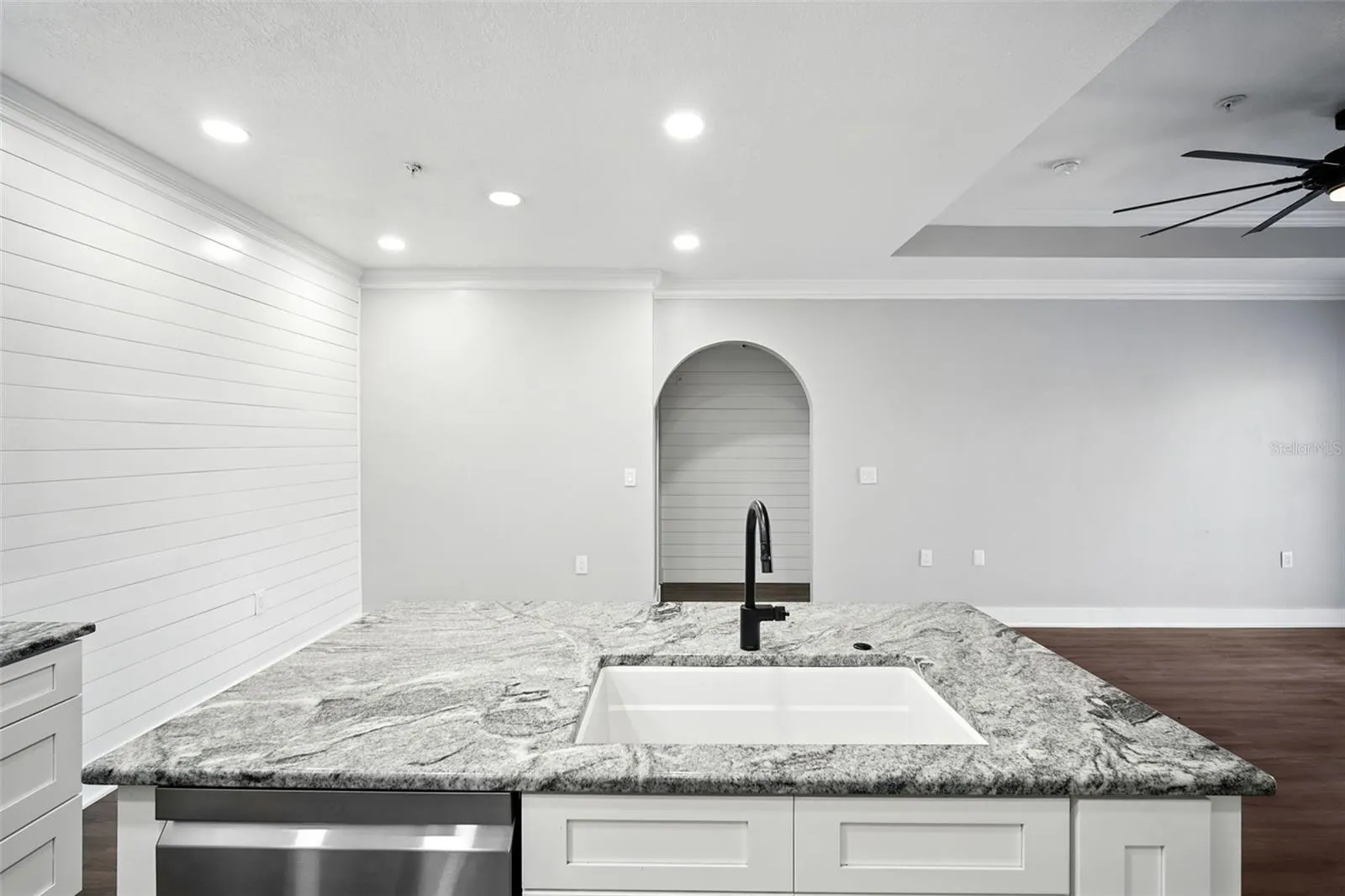 5304 BAY CLUB CIR