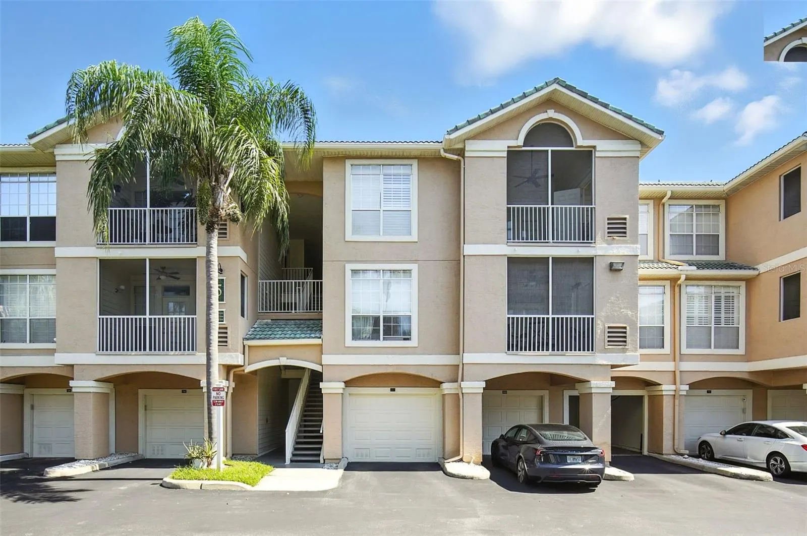 5304 BAY CLUB CIR