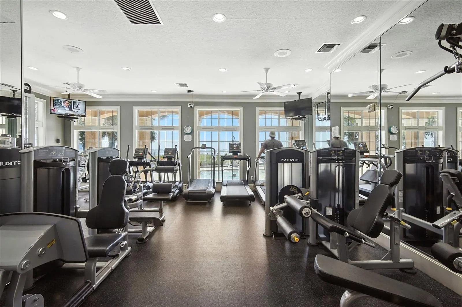 5304 BAY CLUB CIR