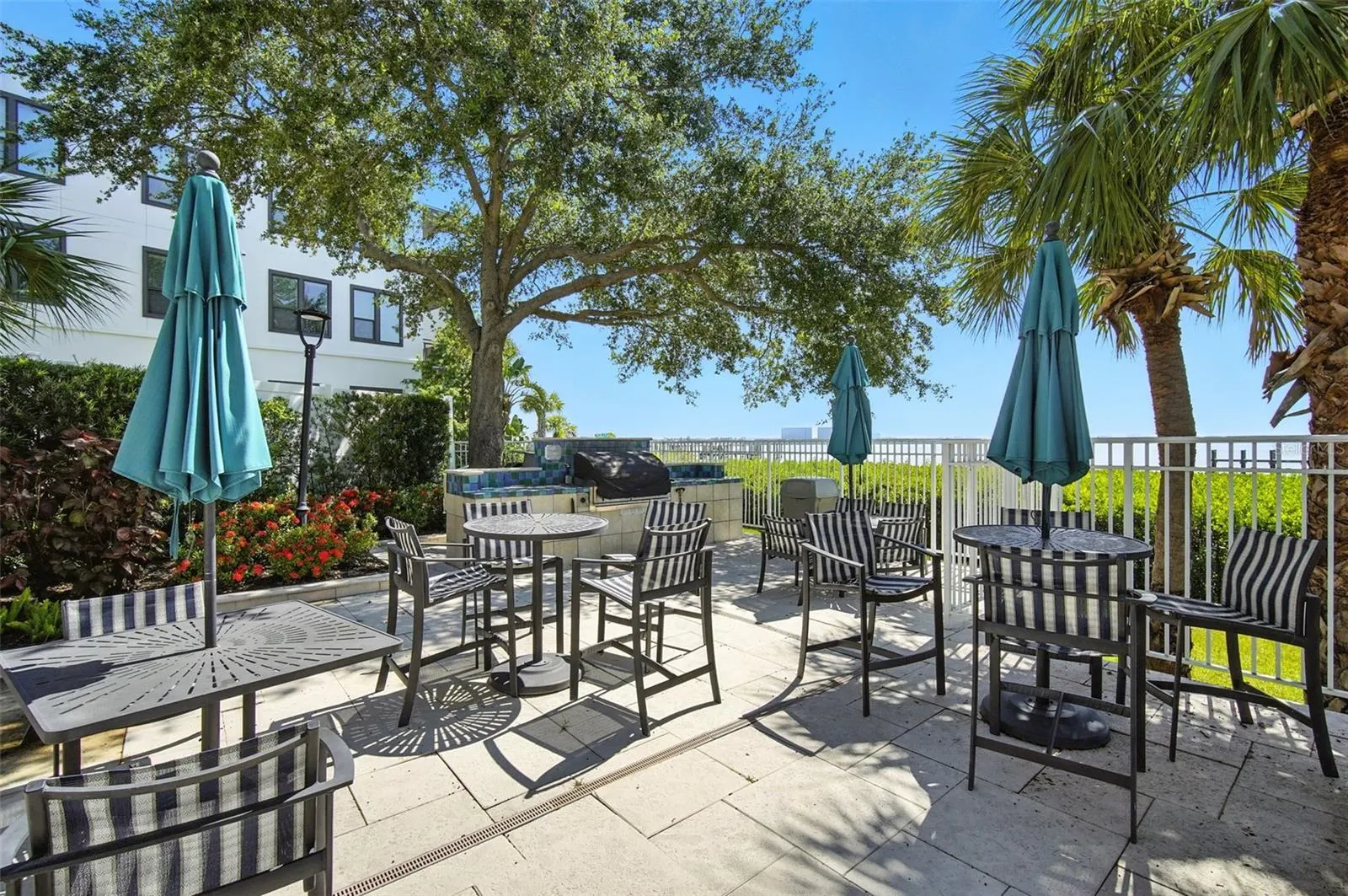 5304 BAY CLUB CIR