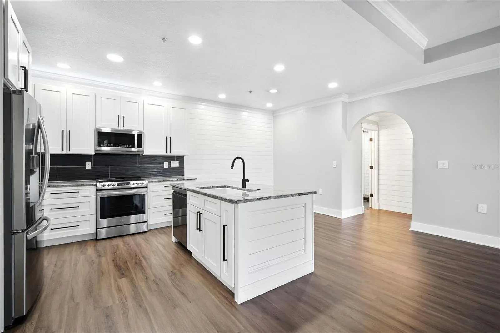 5304 BAY CLUB CIR