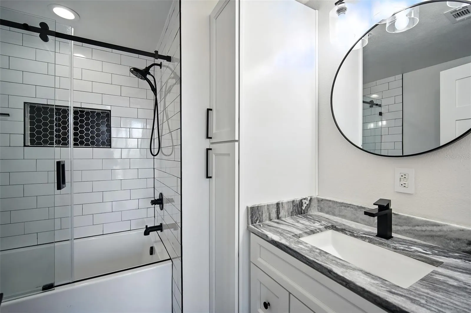5304 BAY CLUB CIR