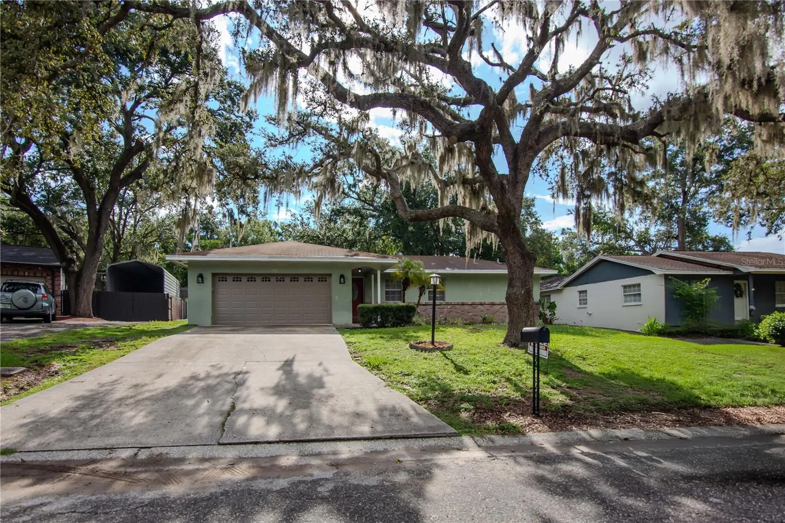 2209 BOXWOOD WAY