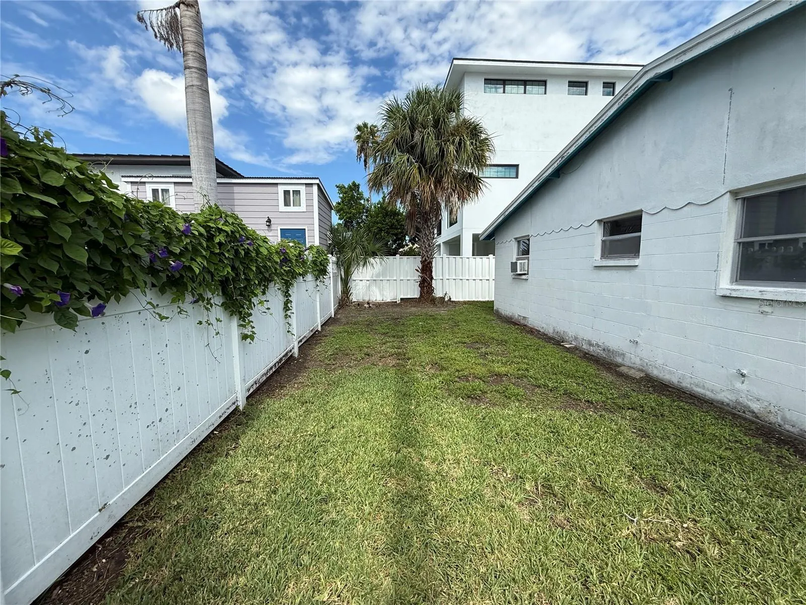 136 174TH AVE E #B, #B