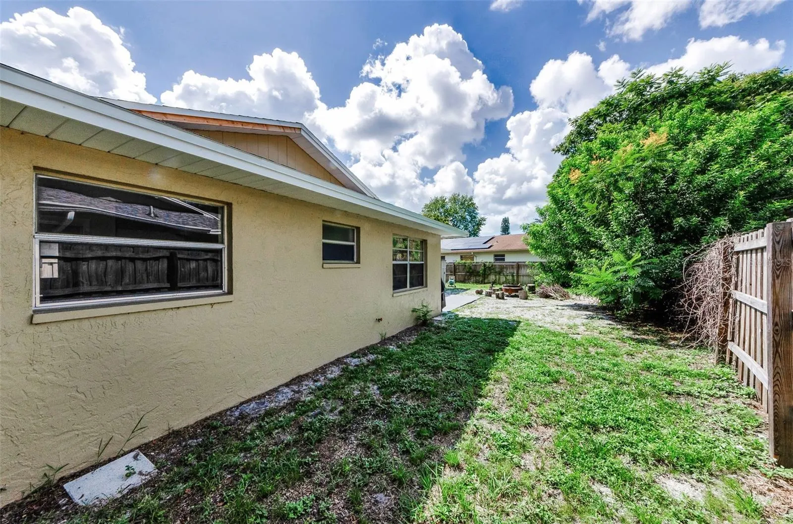 2274 MARSHA DR