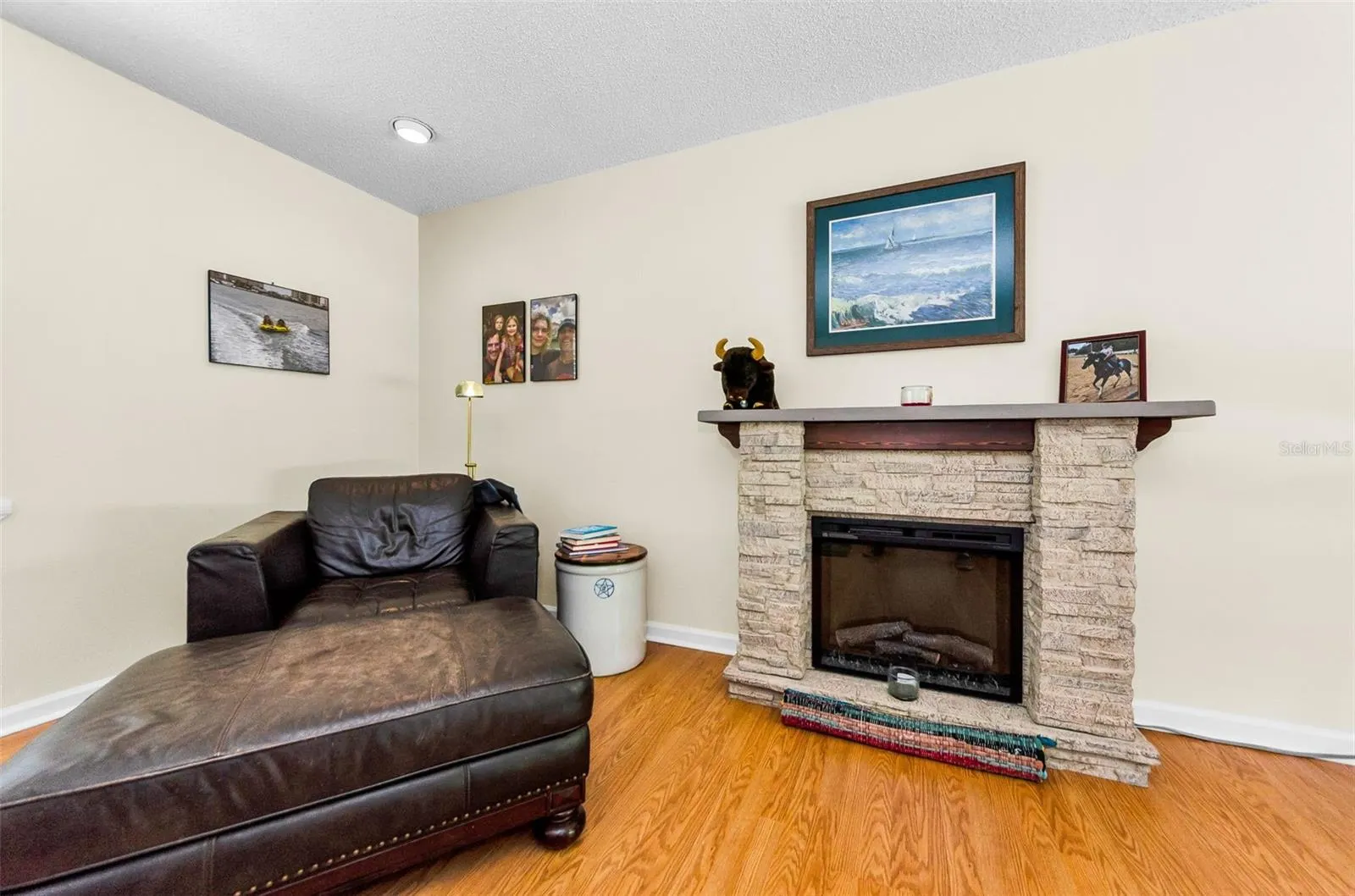 2274 MARSHA DR