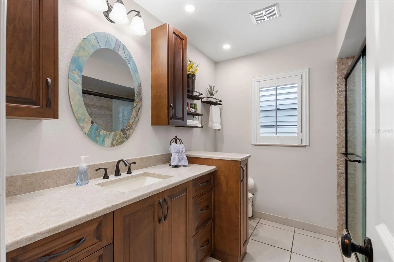 214 WOODLAND CT