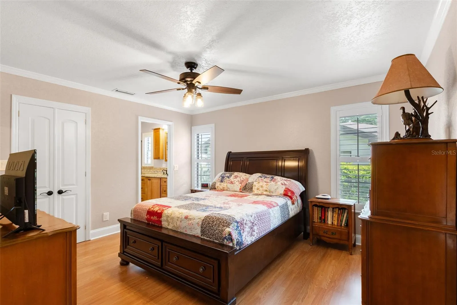214 WOODLAND CT