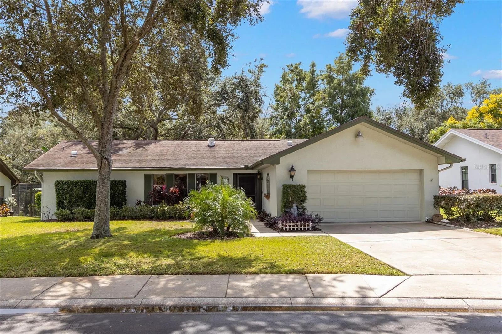 214 WOODLAND CT