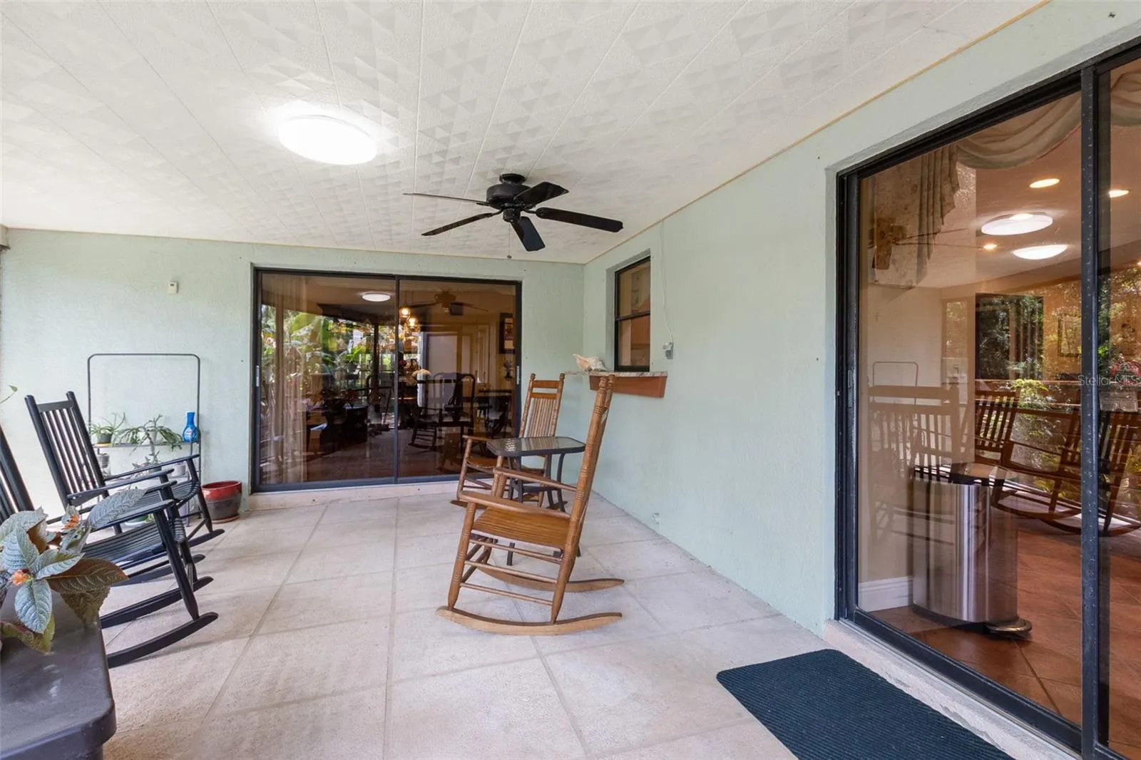 214 WOODLAND CT