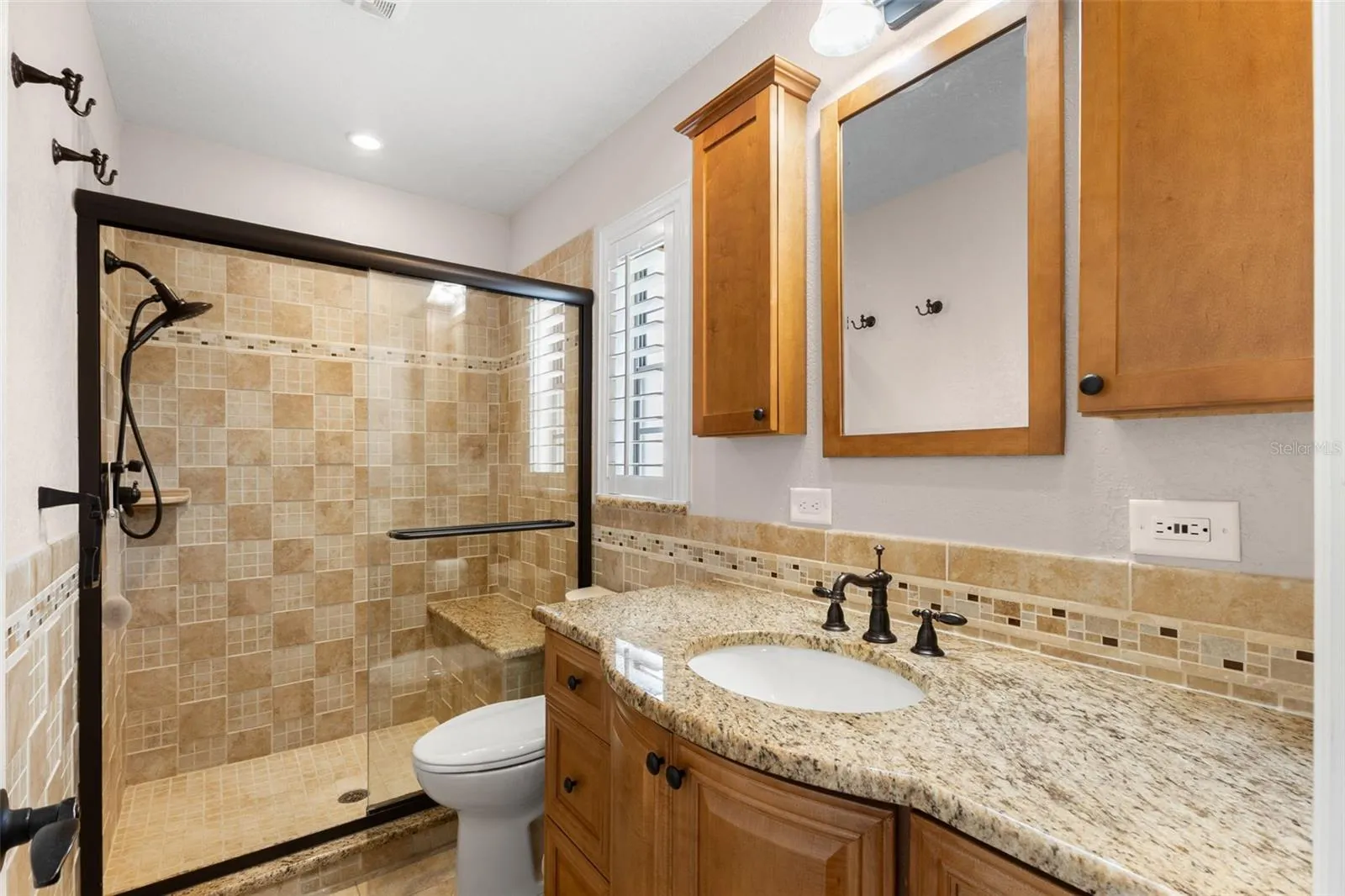 214 WOODLAND CT