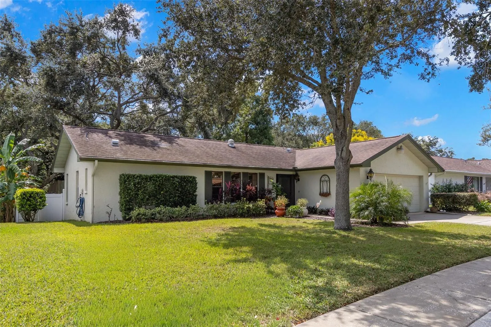 214 WOODLAND CT