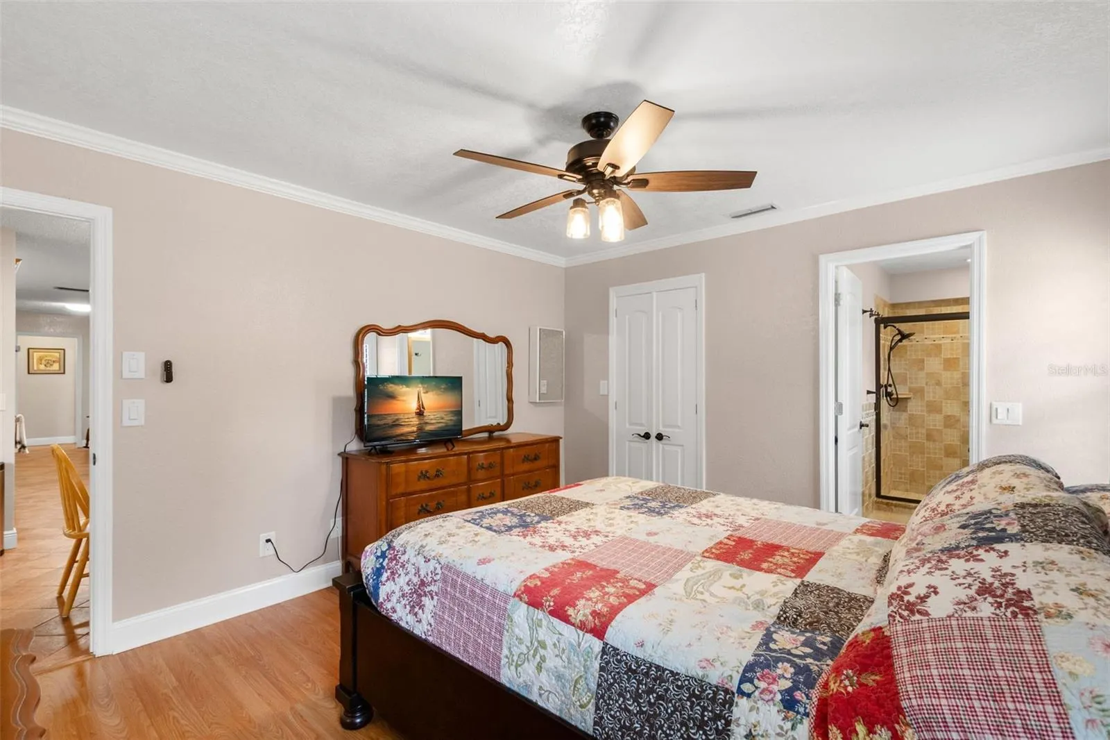 214 WOODLAND CT