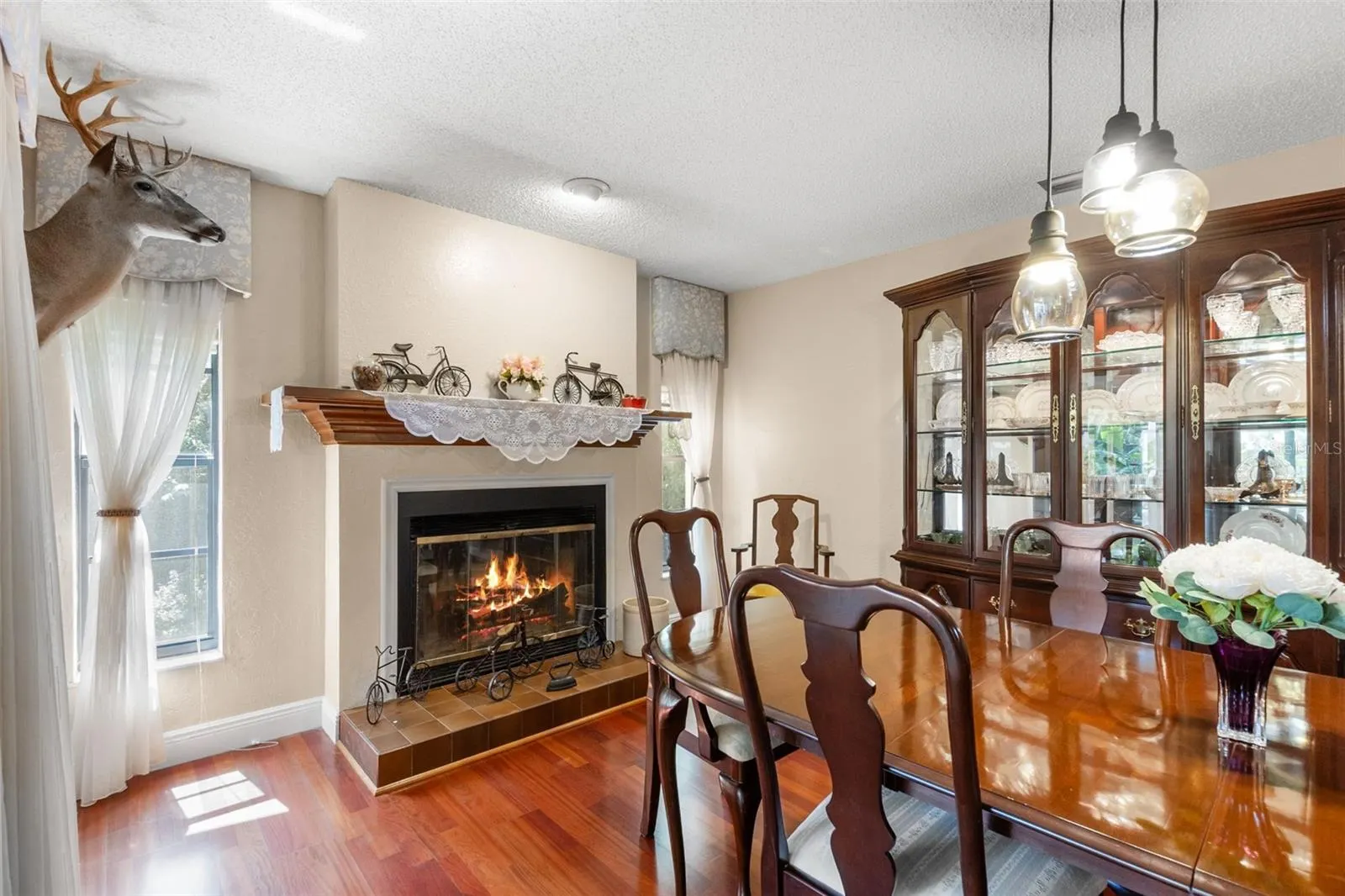 214 WOODLAND CT