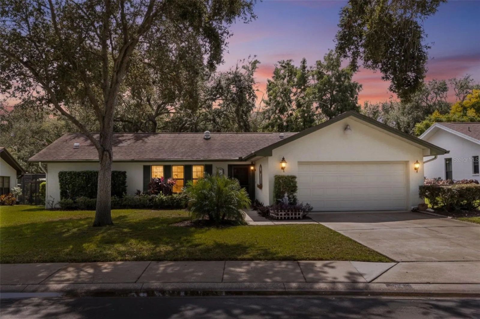 214 WOODLAND CT