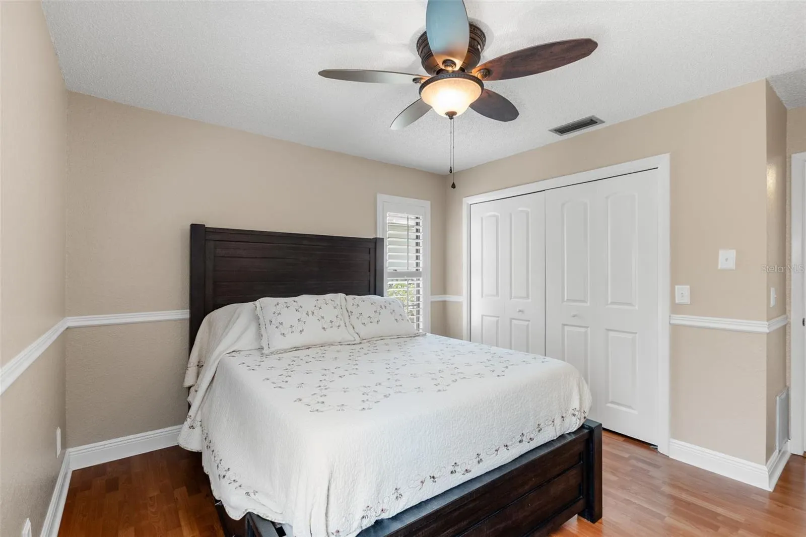 214 WOODLAND CT