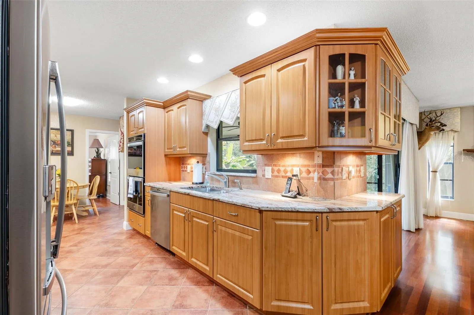 214 WOODLAND CT