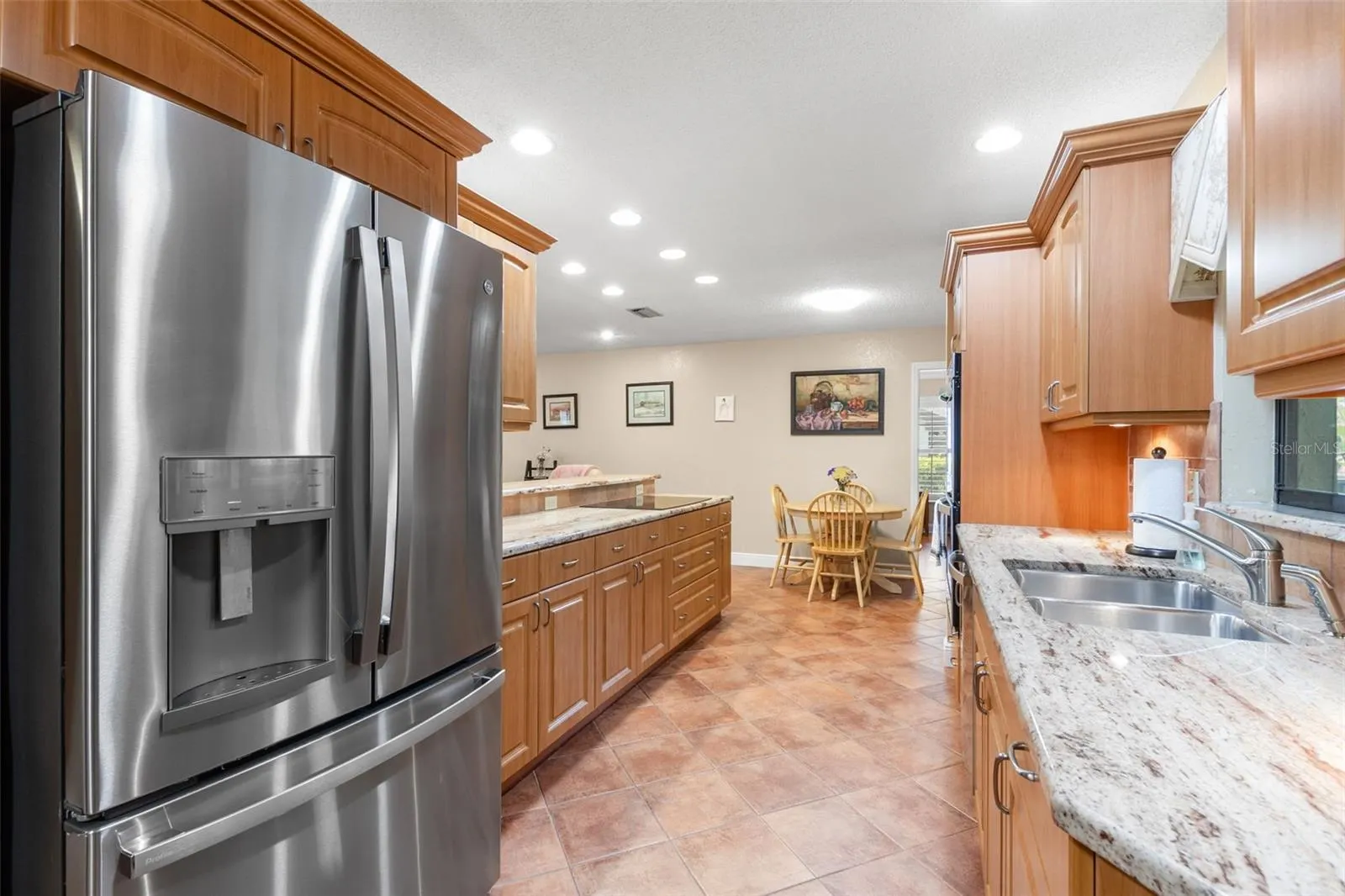 214 WOODLAND CT
