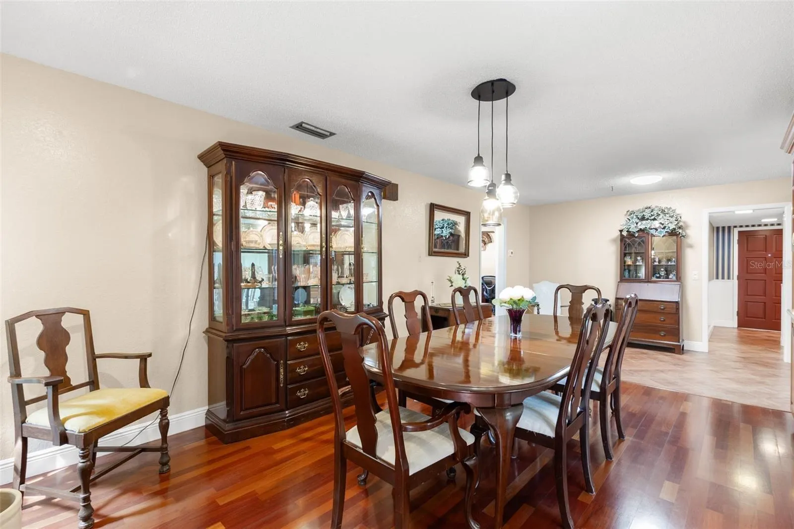 214 WOODLAND CT