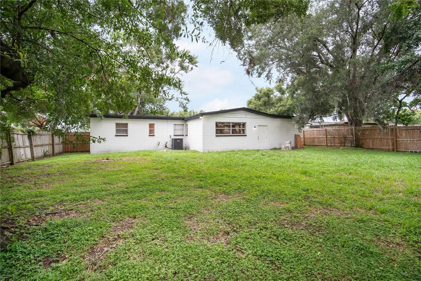 9618 PINE RIDGE AVE