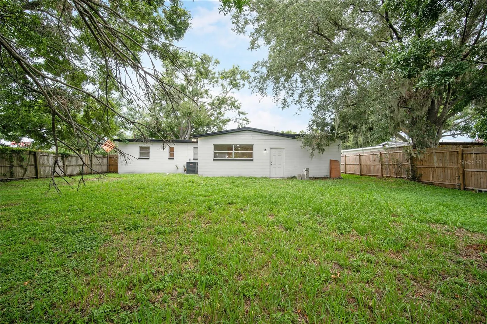 9618 PINE RIDGE AVE
