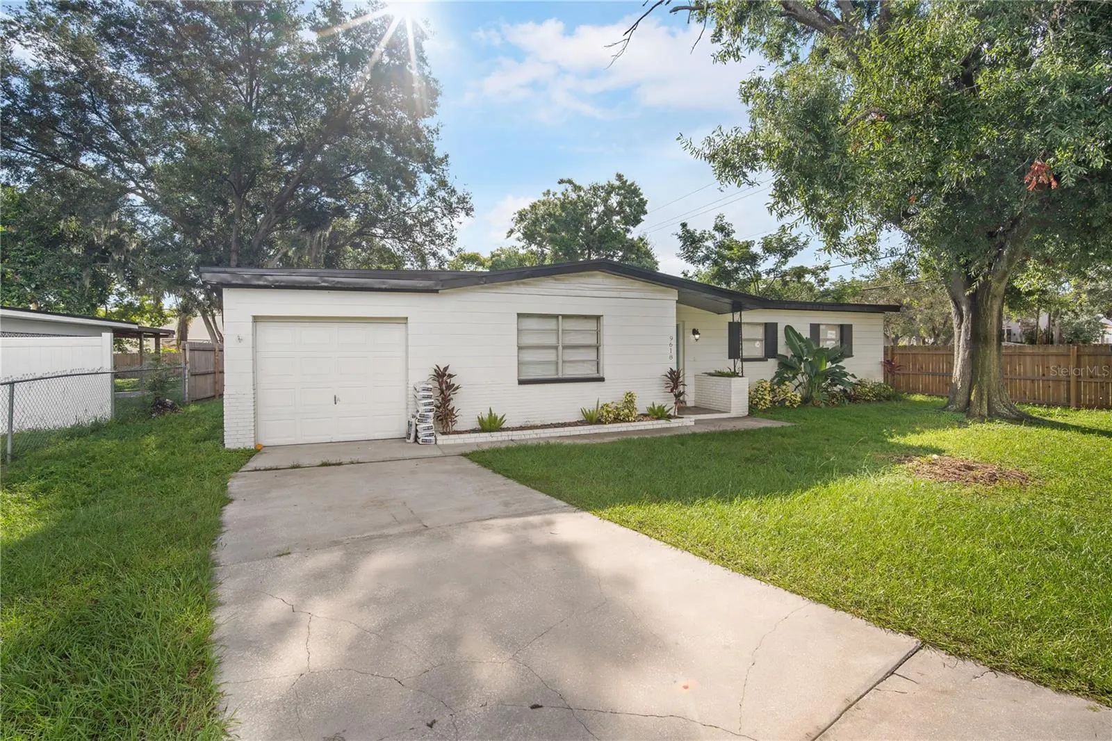 9618 PINE RIDGE AVE