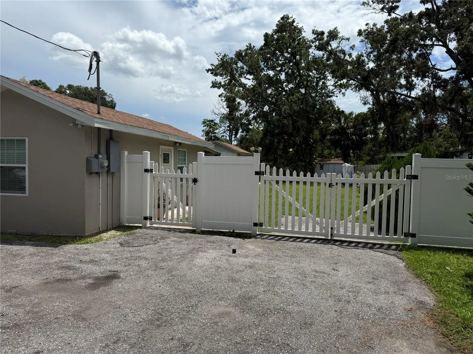 8710 MAYFLOWER RD