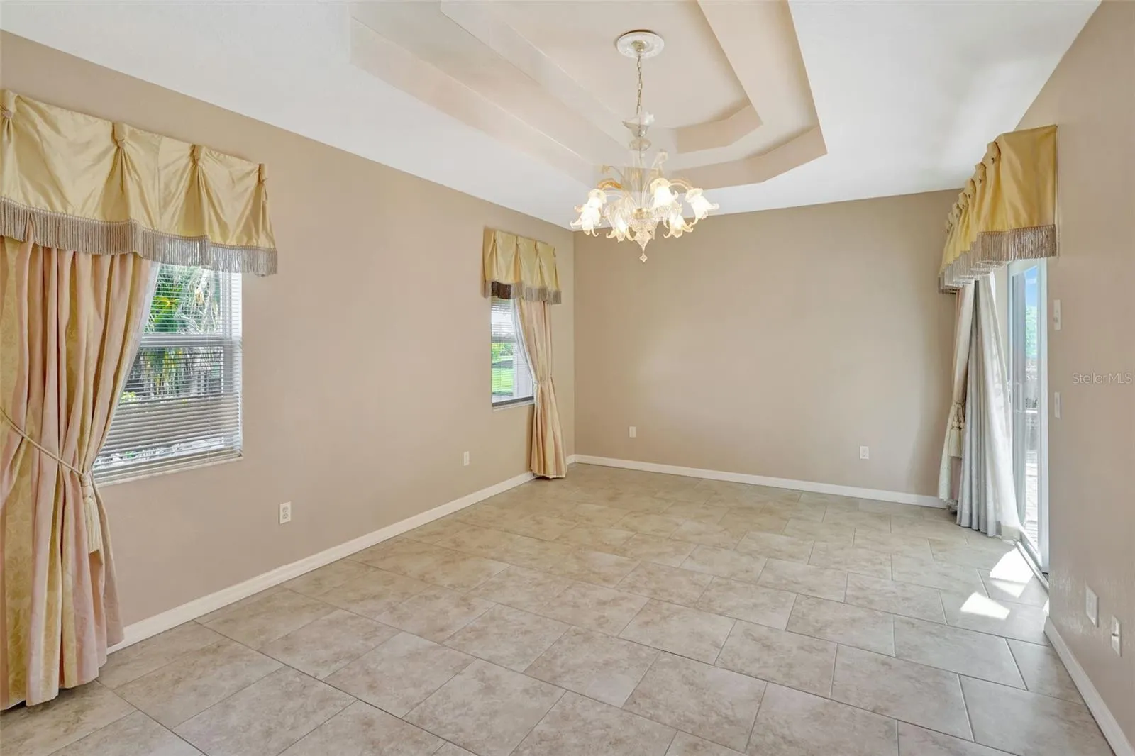 2450 RIO DE JANEIRO AVE