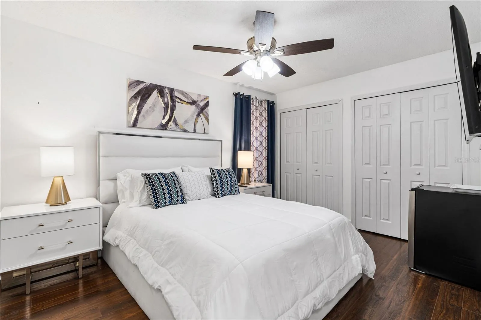 4104 CANOGA PARK DR