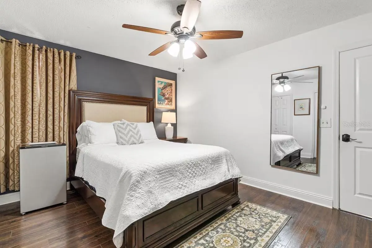 4104 CANOGA PARK DR