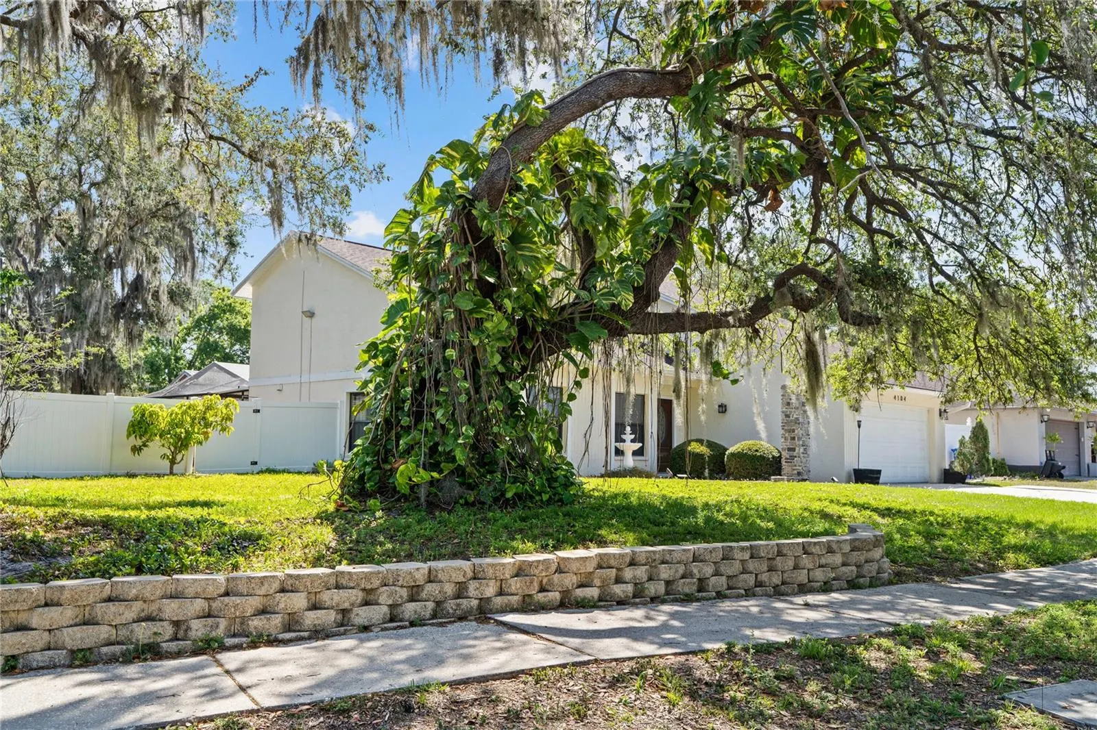 4104 CANOGA PARK DR