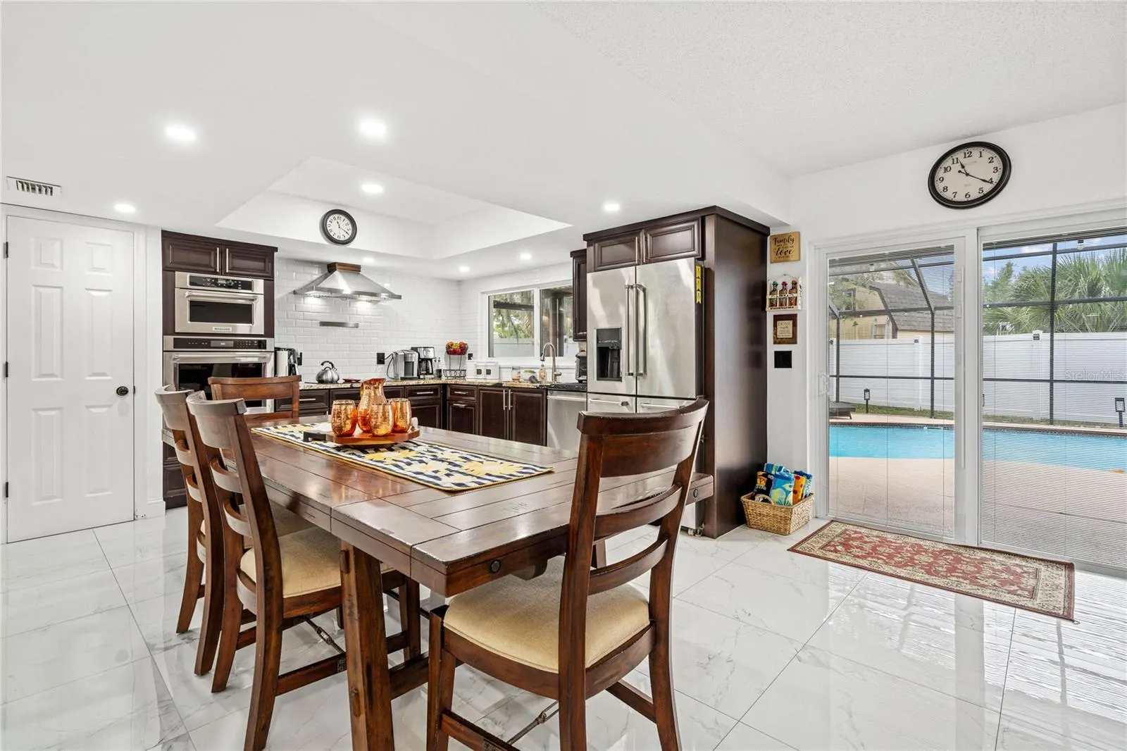 4104 CANOGA PARK DR