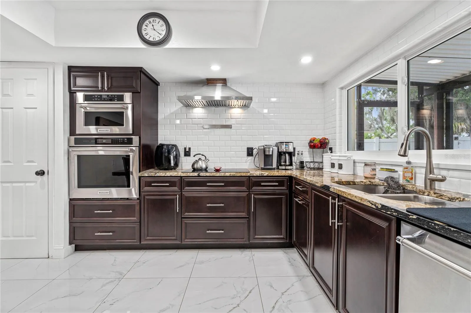 4104 CANOGA PARK DR
