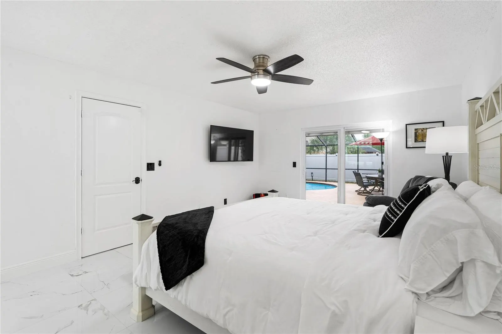 4104 CANOGA PARK DR