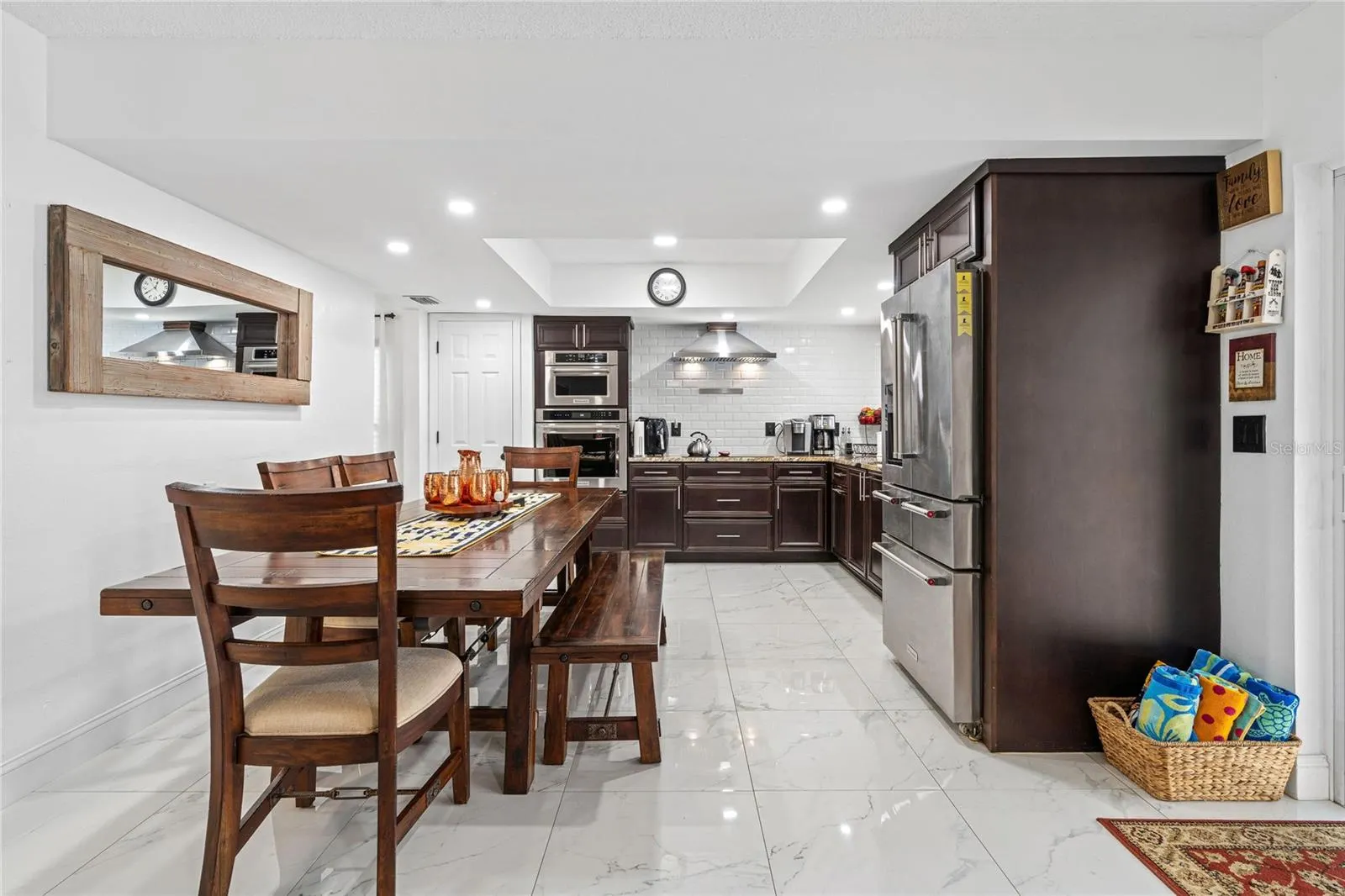 4104 CANOGA PARK DR
