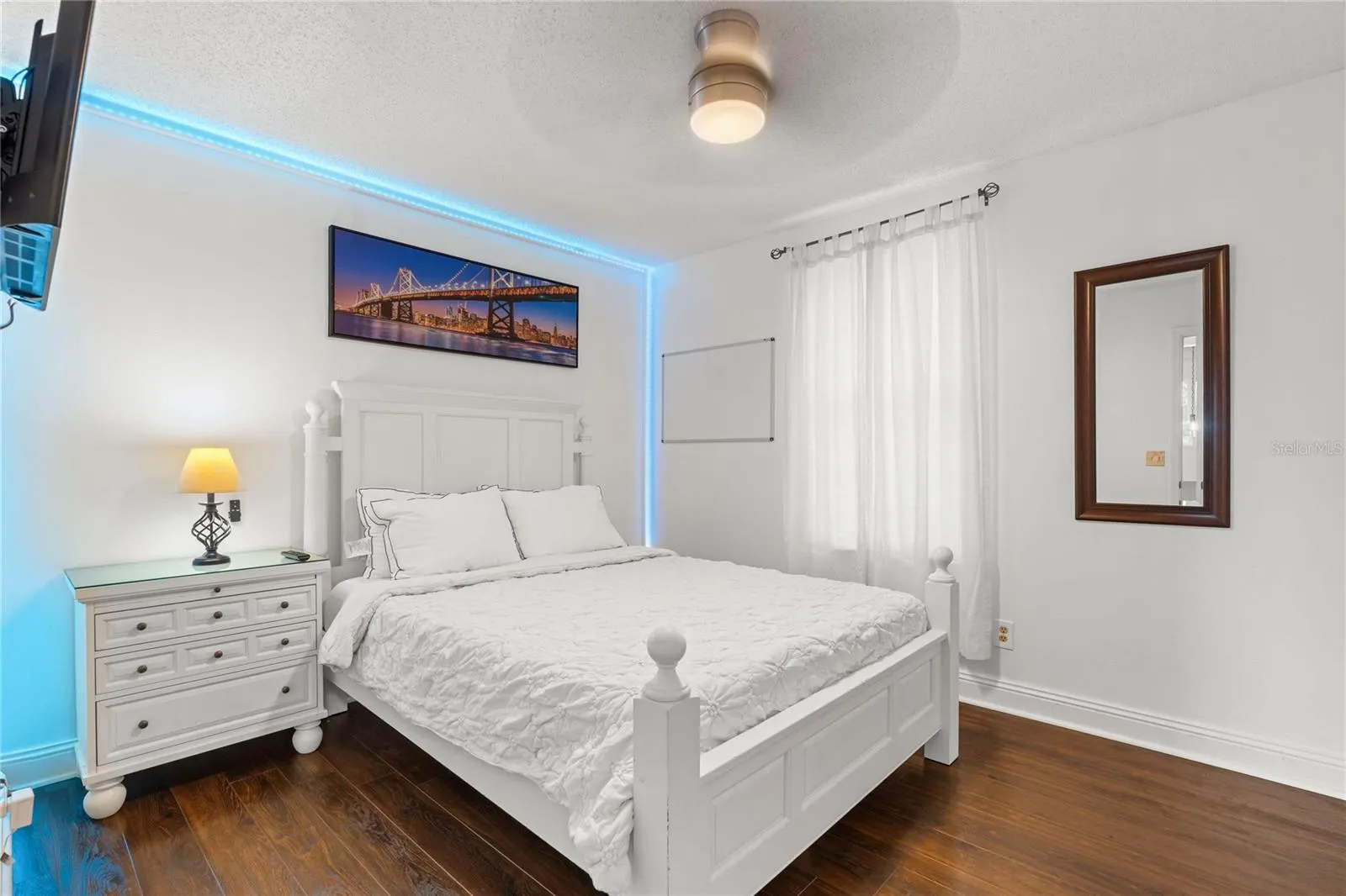 4104 CANOGA PARK DR