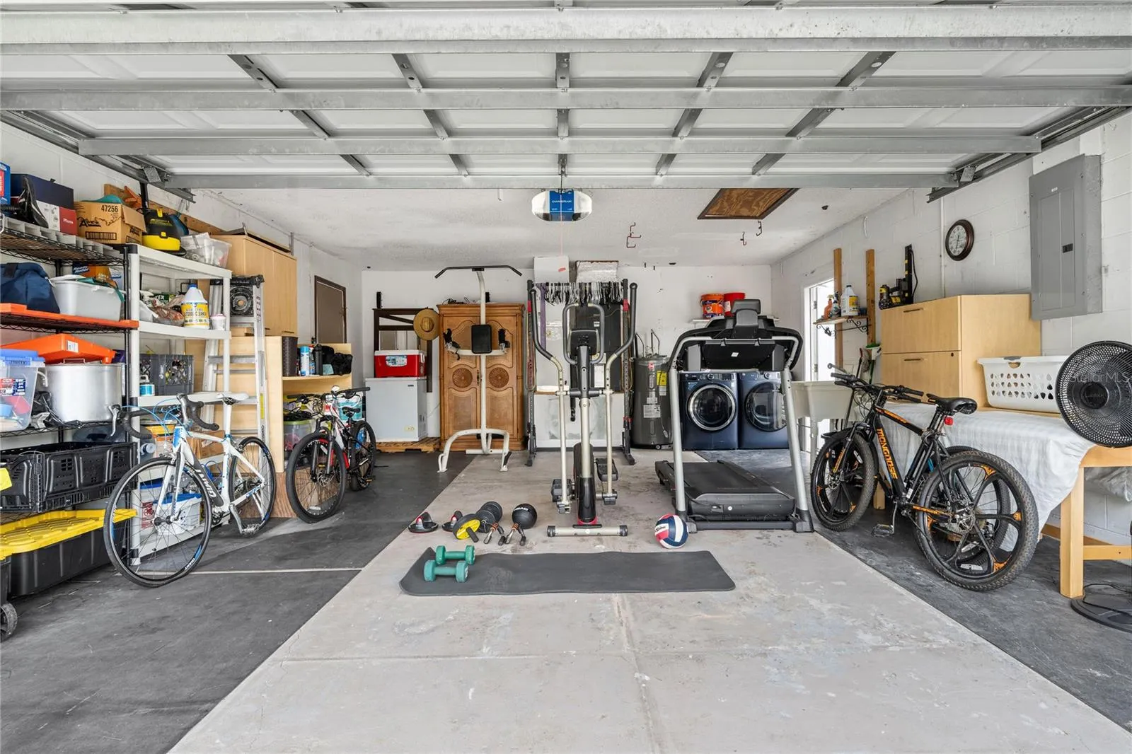 4104 CANOGA PARK DR