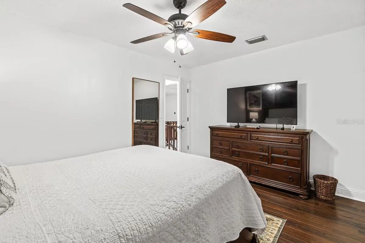 4104 CANOGA PARK DR