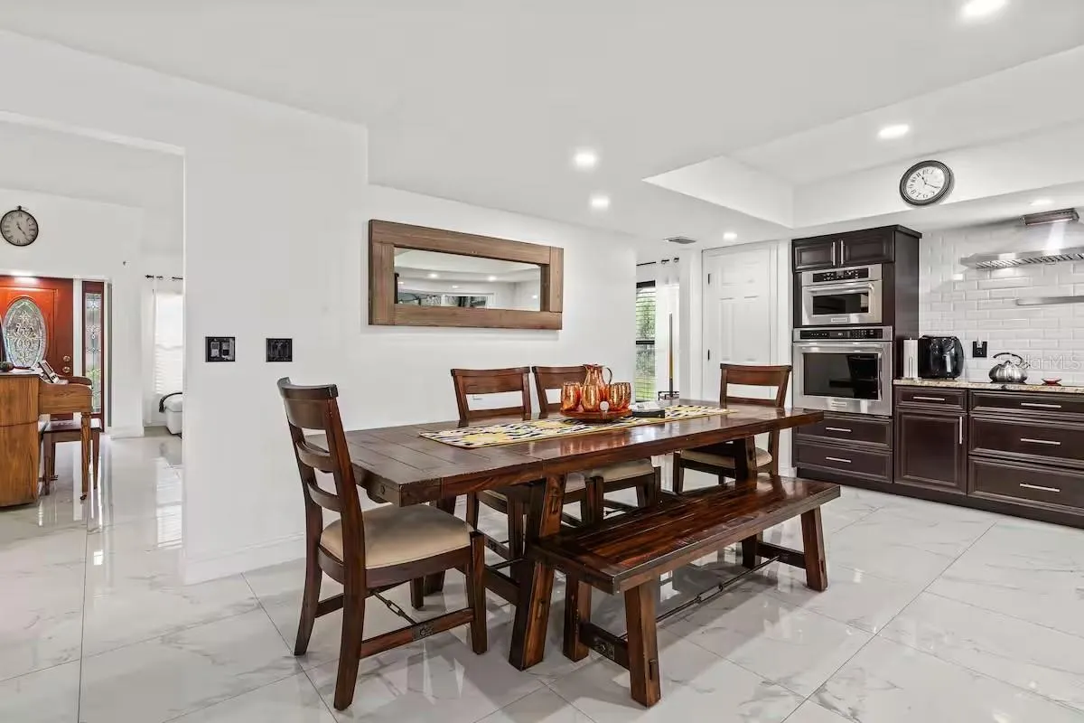 4104 CANOGA PARK DR