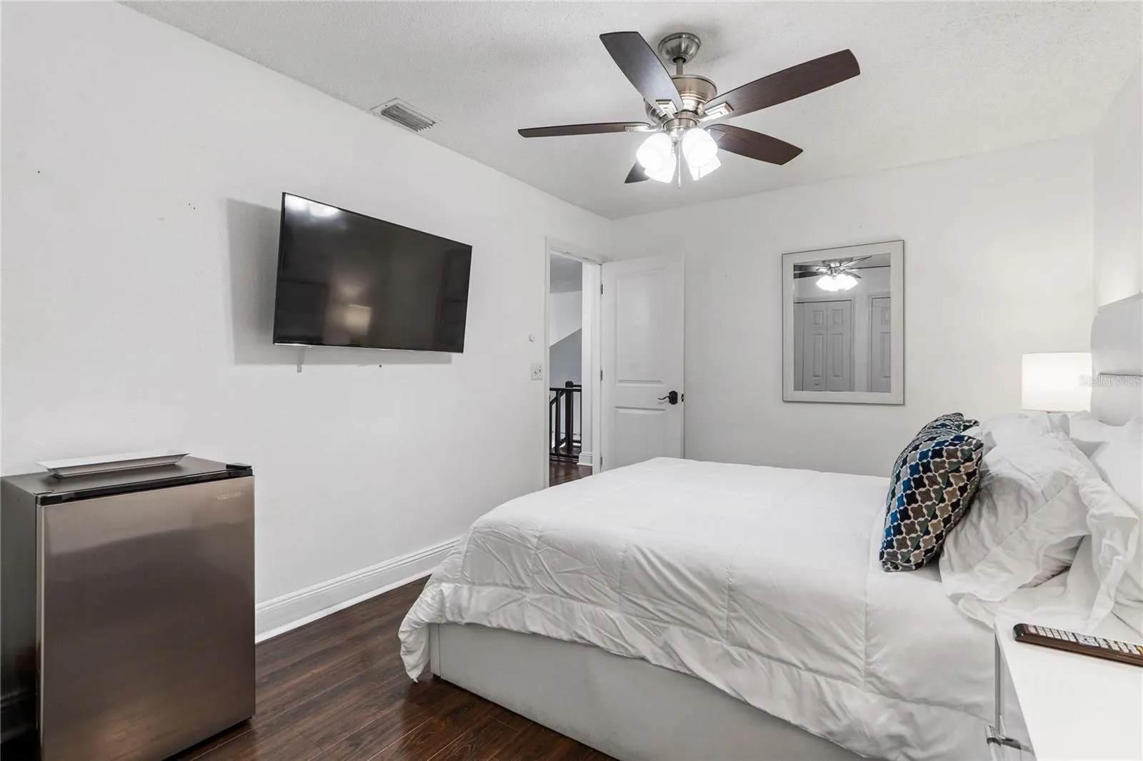 4104 CANOGA PARK DR