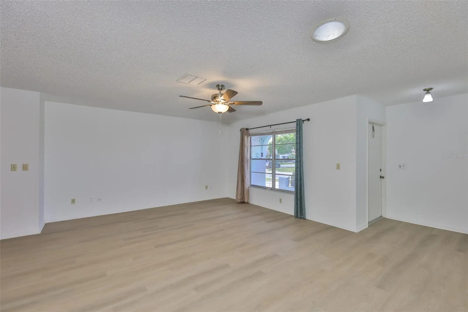 1219 WILD FEATHER LN