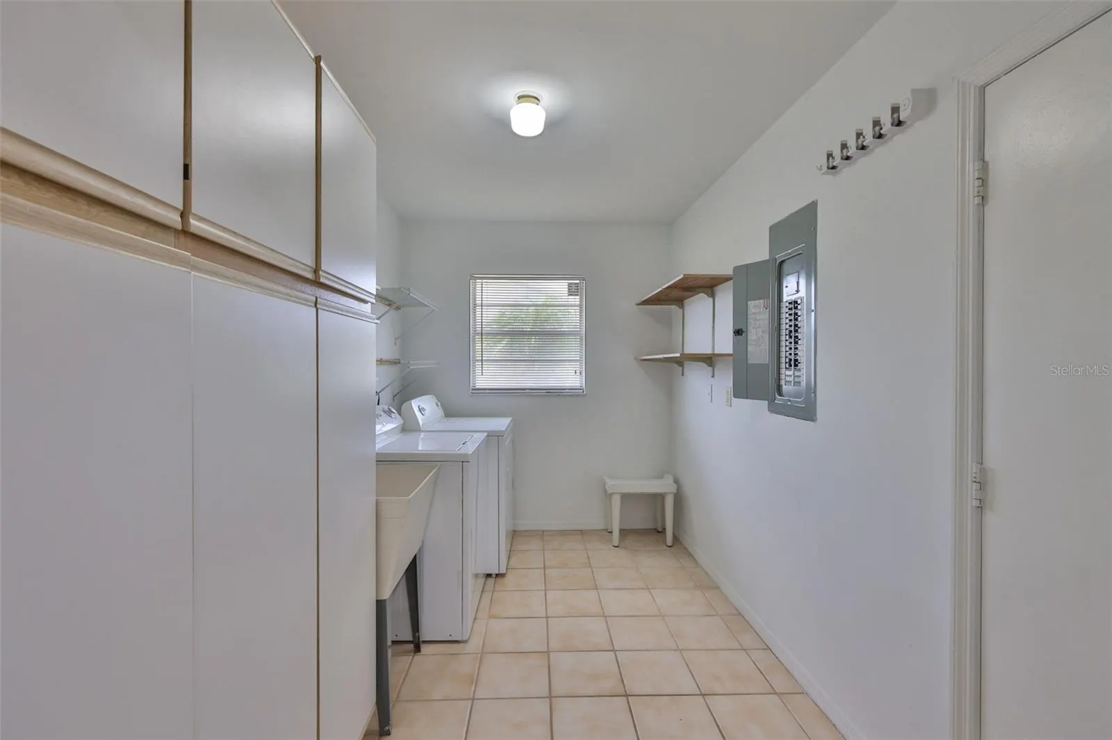 1219 WILD FEATHER LN